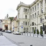 Apartment Domillion 3bdr Huge Town Hall Luxury Ac D3948