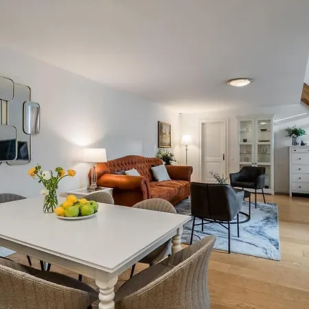 Domillion 3bdr Huge Town Hall Luxury Ac D3948