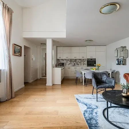 Domillion 3bdr Huge Town Hall Luxury Ac D3948 Butas *