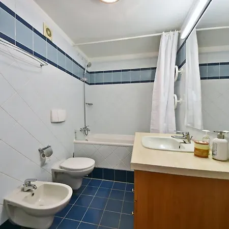 Domillion 3bdr Huge Town Hall Luxury Ac D3948