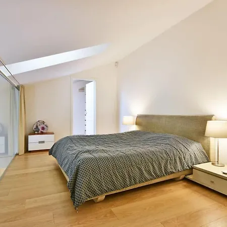 Domillion 3bdr Huge Town Hall Luxury Ac D3948 Butas