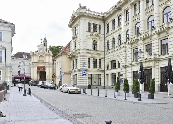 Butas Domillion 3bdr Huge Town Hall Luxury Ac D3948