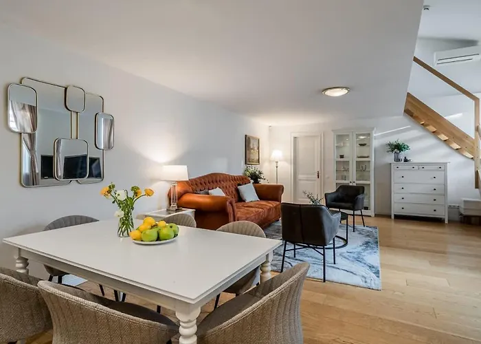 Domillion 3bdr Huge Town Hall Luxury Ac D3948